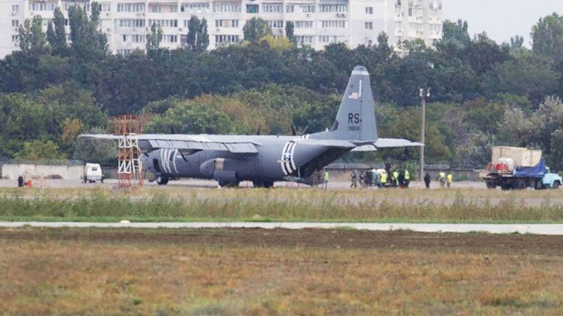 Самолет ВВС США С-130 Hercules экстренно сел в аэропорту Одессы