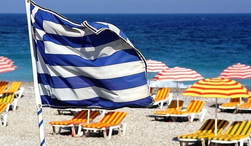 Греция продлила разрешение на въезд для 500 туристов из России