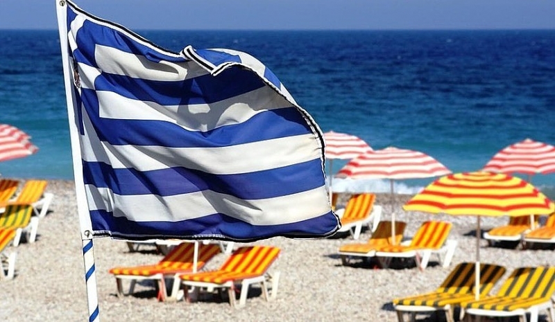 Греция вновь ограничивает число въезжающих из России туристов
