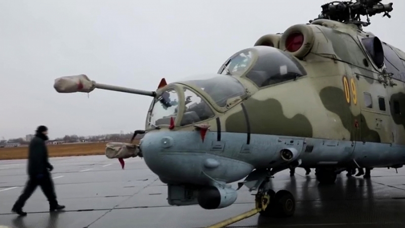 Вертолеты ВКС России перелетели на аэродромы базирования в Карабахе