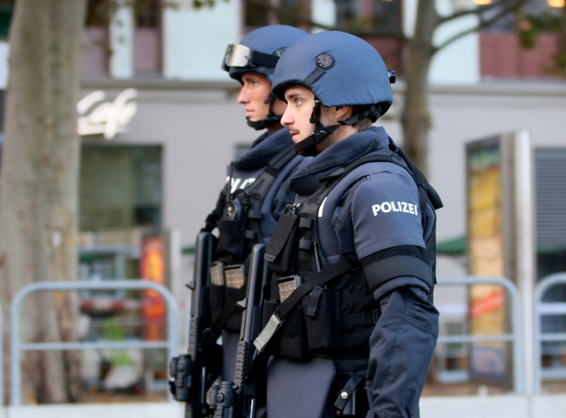 Власти Австрии: напавший на людей в Вене симпатизировал «Исламскому государству»