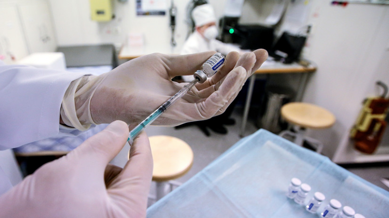 Более 150 тысяч человек получили прививку от коронавируса в Петербурге