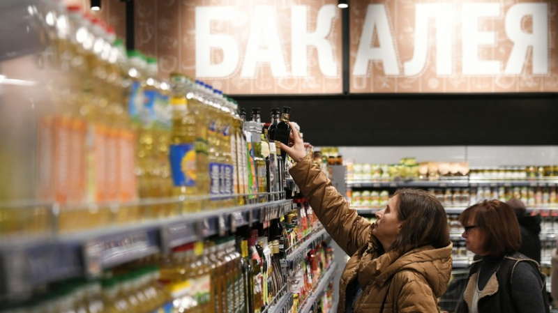 Экономист прокомментировал ситуацию с продажами масла и сахара в России