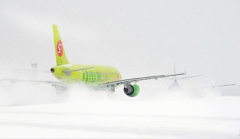 В московских аэропортах задержаны десятки авиарейсов из-за снегопада