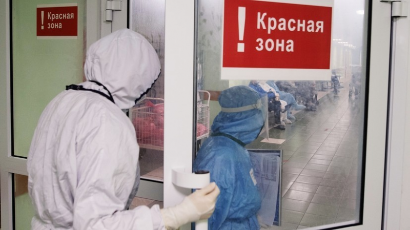 В России за сутки выявили 8704 заболевших коронавирусом
