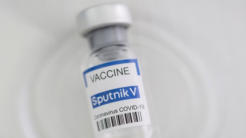 Украинец потребовал через суд обеспечить доступ к вакцине «Спутник V»
