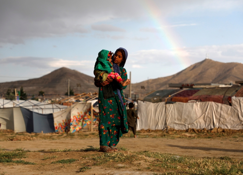 Байден выделит 100 миллионов долларов на помощь беженцам из Афганистана 