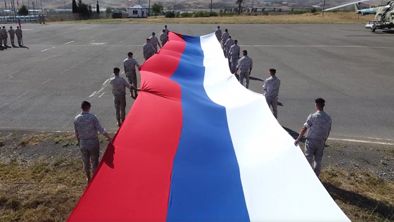 В Нагорном Карабахе развернули 50-метровый флаг России