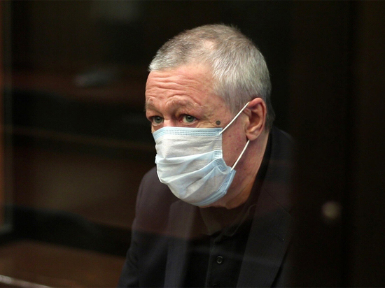 Через год после приговора Михаил Ефремов решил скостить себе срок