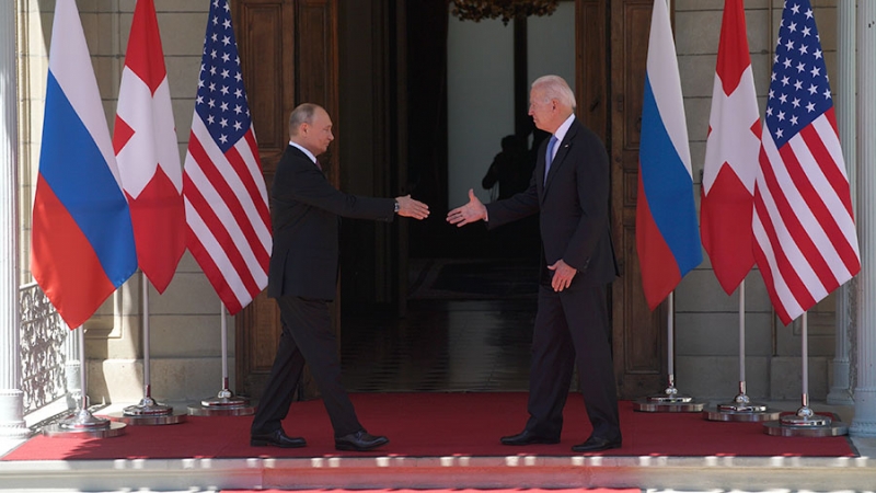 Белый дом отказался оценить вероятность скорой встречи Путина и Байдена