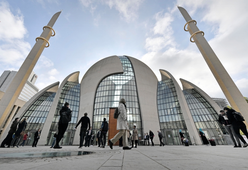Мечетям в Кельне разрешили использовать громкоговорители для призывов к намазу