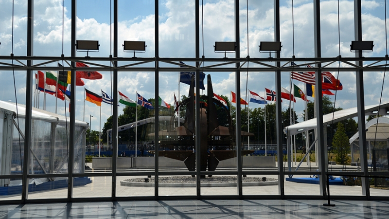 Во Франции выразили сожаление в связи с закрытием миссий НАТО в Москве