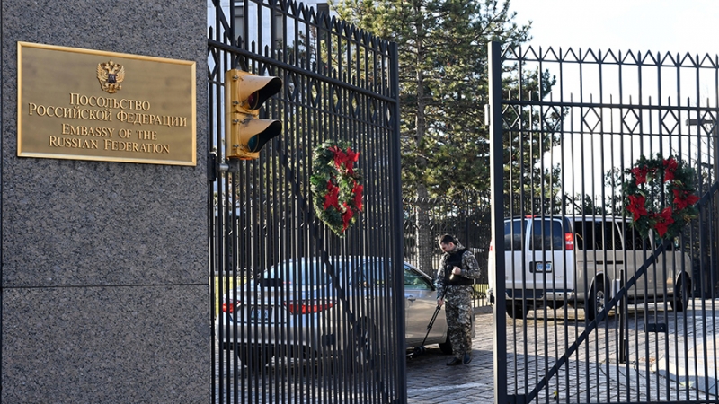 Более 50 российских дипломатов покинут США в 2022 году
