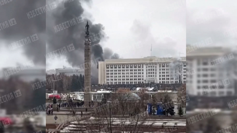 В Павлодаре митингующие прорвались к зданию администрации