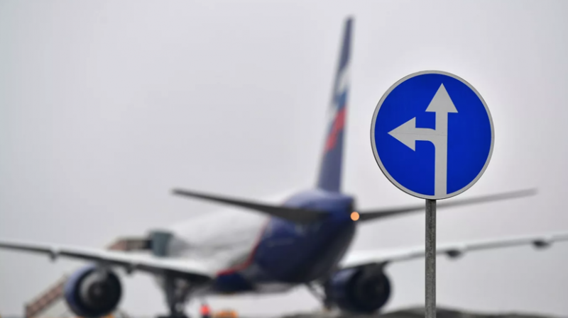 В аэропортах Москвы задержано и отменено более 100 рейсов