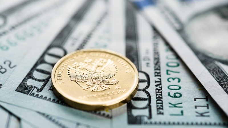 Курс доллара опустился ниже 80 рублей впервые с 23 февраля