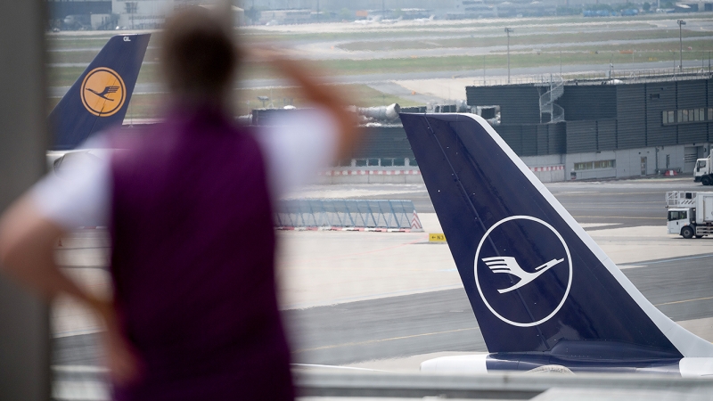 Lufthansa заявила об отмене 900 рейсов из-за нехватки персонала