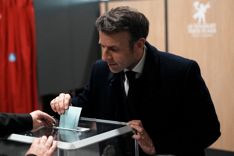 Президентская коалиция потеряла большинство в парламенте на выборах во Франции