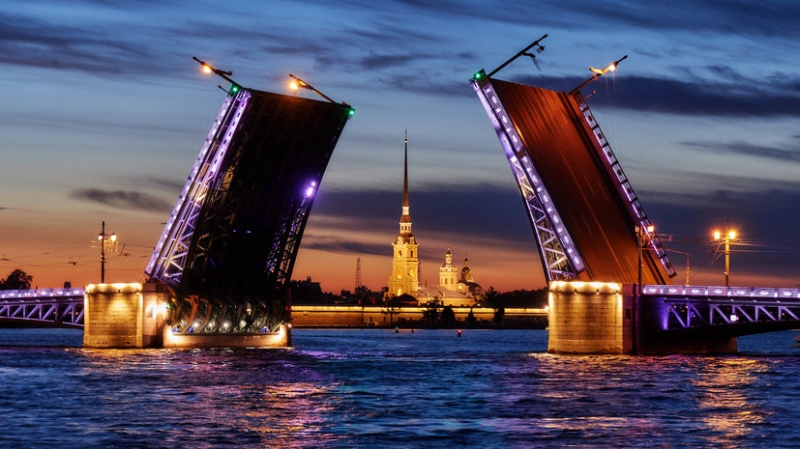 В ночь с 18 на 19 июня Дворцовый мост в Петербурге разведут под симфоническую музыку