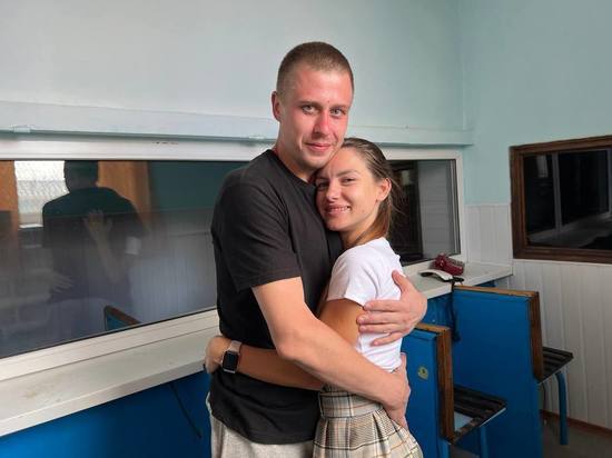 Жена пленного морпеха, шокировавшая украинское ТВ, рассказала историю любви