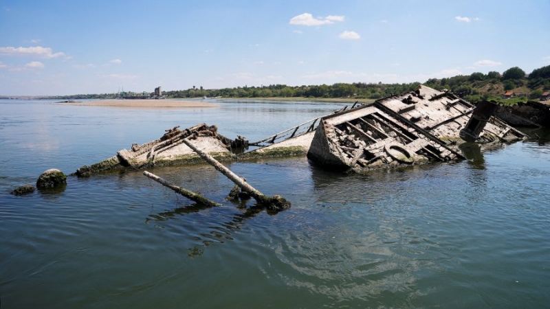 Из-за обмеления Дуная показались остовы кораблей времен Второй мировой войны