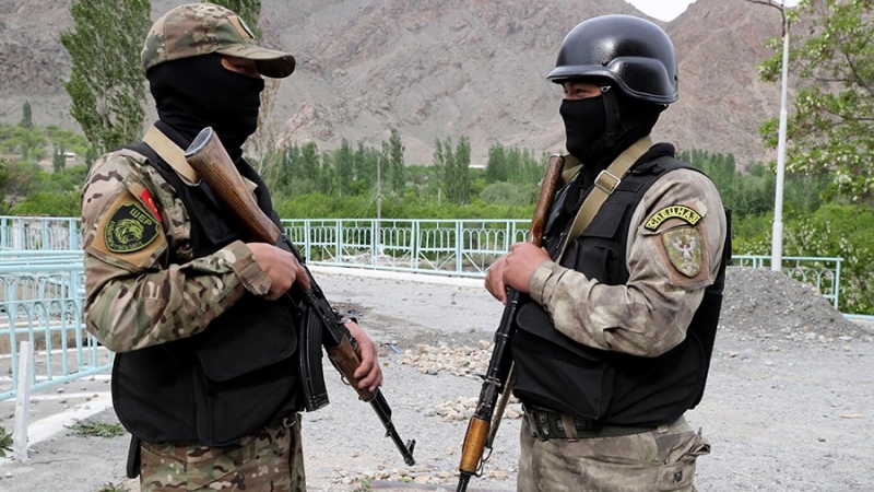 Четверо киргизских военных ранены в боях на границе с Таджикистаном
