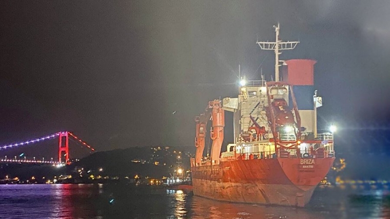 Движение в Босфоре перекрыли из-за поломки следующего на Украину судна