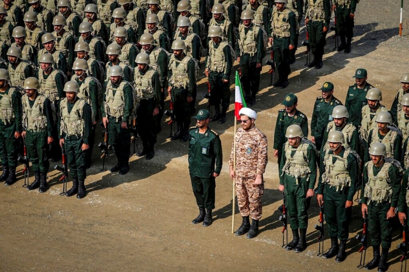 Иран проводит военные учения на фоне напряженности с Азербайджаном