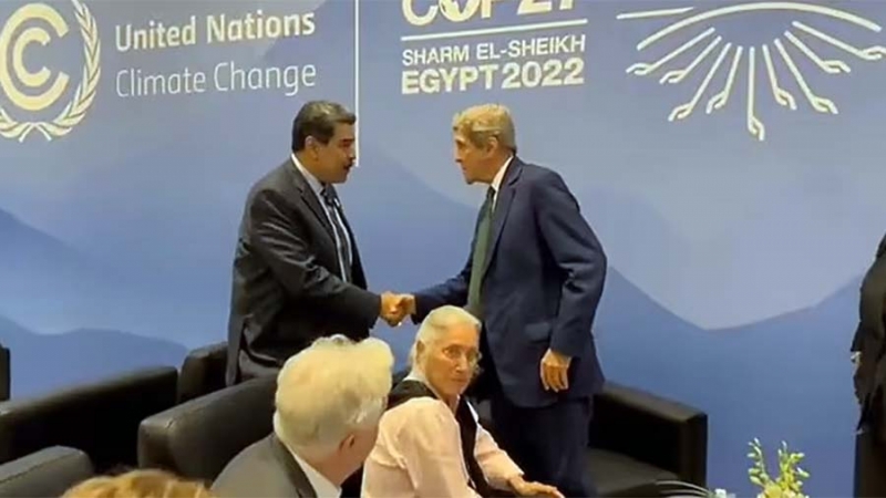Керри пожал руку Мадуро, за которого США объявляли награду в $15 млн