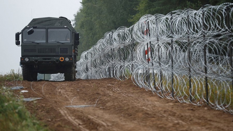 Польша начала строительство забора на границе с Россией