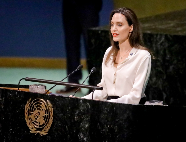 Анджелина Джоли покинула пост спецпосланника ООН по делам беженцев