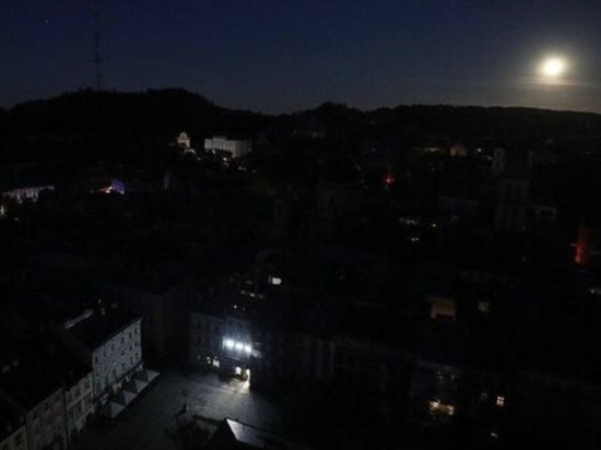 Киев оказался на грани апокалипсиса: вечером без фонарика ходить невозможно