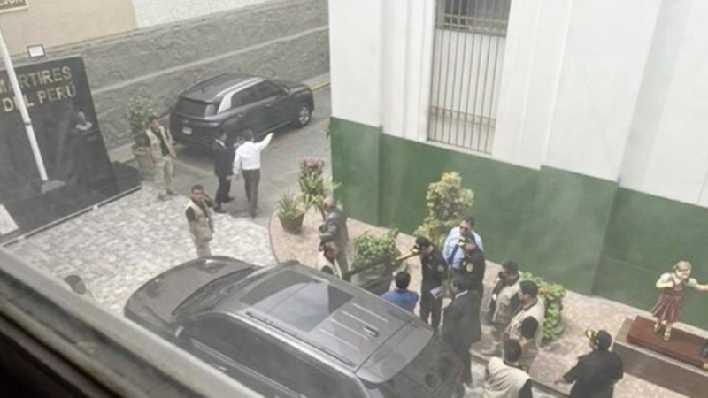 Полиция Перу задержала главу республики Педро Кастильо
