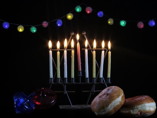 С вечера 18 декабря до 26 декабря иудеи празднуют Хануку