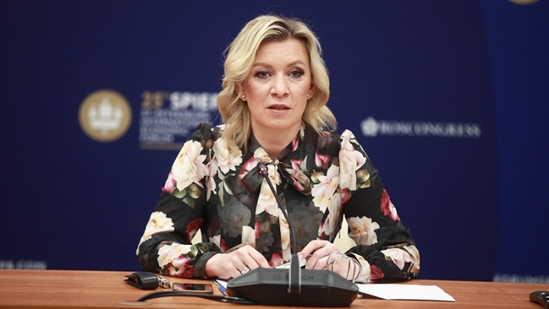 Захарова назвала бесчеловечным обращение с мигрантами в Прибалтике