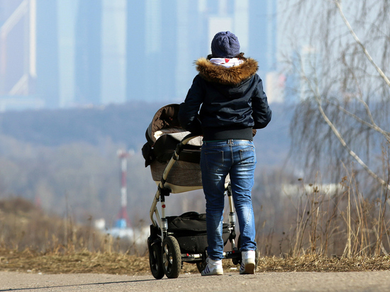 «Демографическая политика не работает»: 71,6% россиянок не хотят быть многодетными