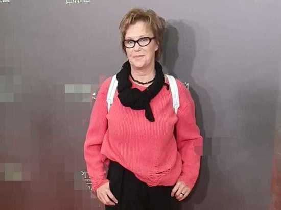 Ирина Розанова в розовом свитере рассказала, кто её одел