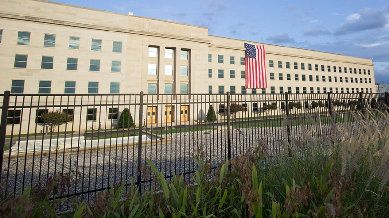 Обвиняемый в утечке секретных документов Пентагона не признал вину