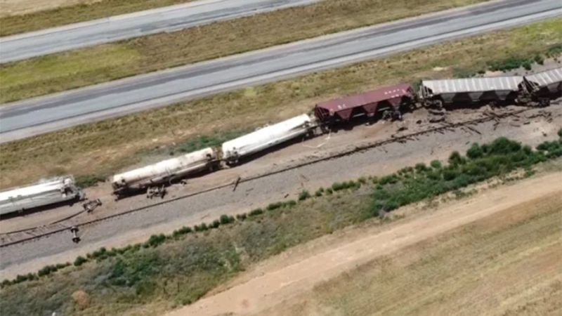Один человек погиб в Техасе при схождении с рельсов грузового поезда