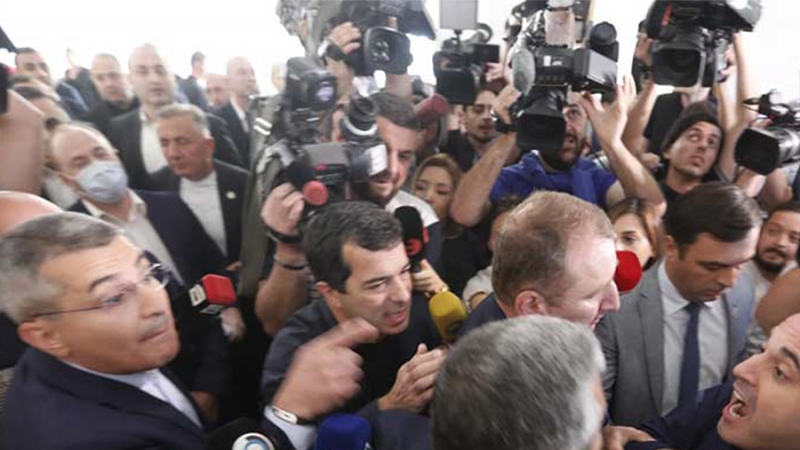 В парламенте Грузии произошло несколько потасовок между депутатами