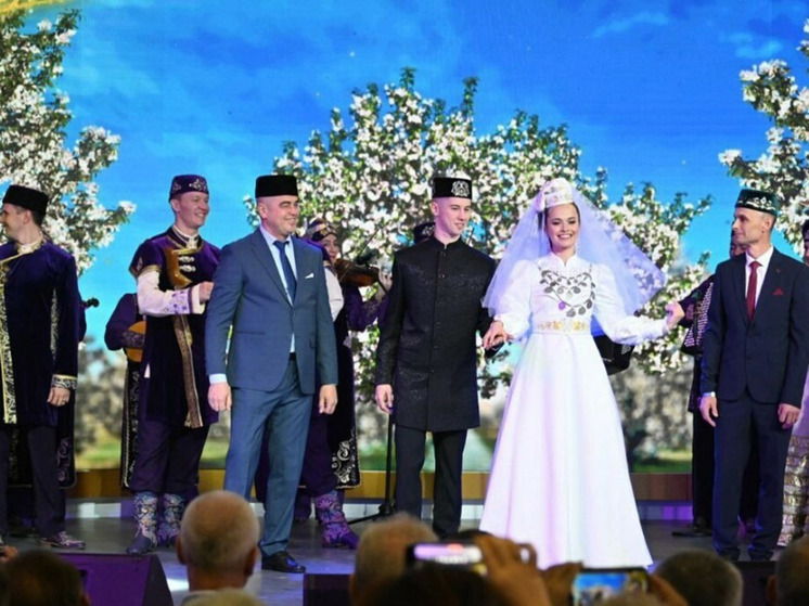 На выставке «Россия» сыграли татарскую свадьбу и сварили шурпу на 4 000 человек