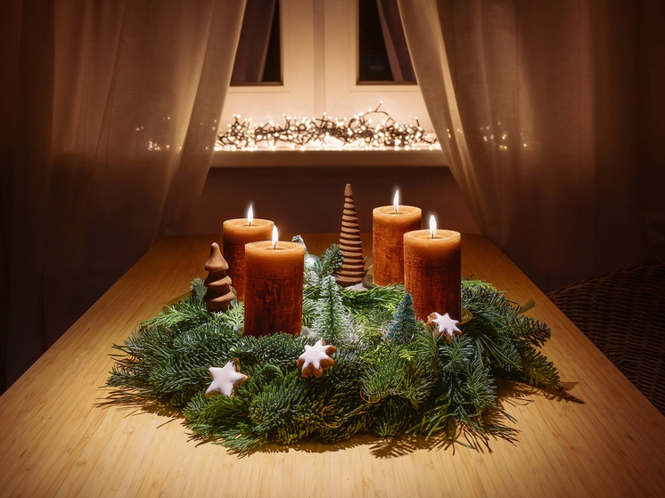 Свечи, венки, календари и пряники &mdash; как в разных странах готовятся к Рождеству